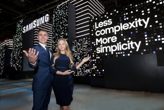 [CES 2018] 한 수 위 기술 보여준 삼성·LG, 그들만의 경쟁에 세계가 놀랐다