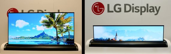 LG디스플레이가 CES 2018에서 공개한 롤러블 디스플레이 제품