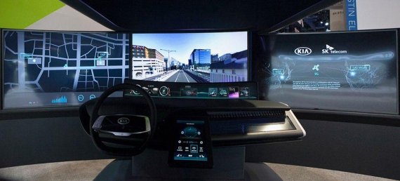 SK텔레콤은 미국 라스베이거스에서 열리는 'CES 2018'에서 기아자동차와 5G 자율주행 기술을 선보였다. 사진은 5G 자율주행차 모형(콕핏) 내부 모습.