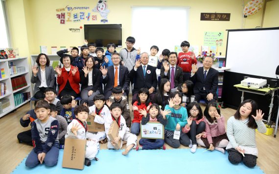 한국자산관리공사는 지난 2014년 부산을 시작으로 전국 15개 캠코브러리를 개관했다. 캠코브러리는 저소득·소외계층 아동 및 청소년의 독서환경을 개선하기 위해 지역아동센터 내 개설한 작은 도서관이다.