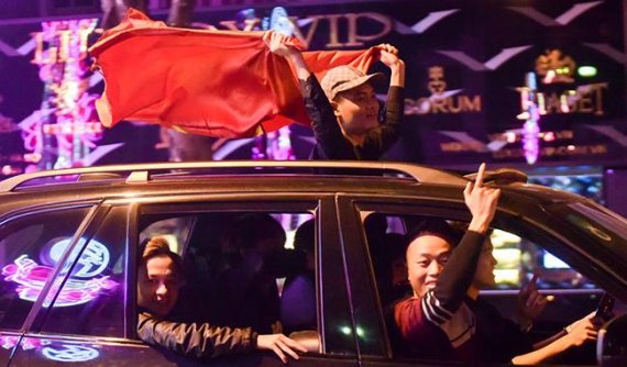 기뻐하는 베트남 시민들/사진=zing.vn
