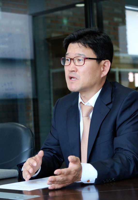 경기도 성남시 소재 커누스 본사에서 만난 박창식 대표가 회사의 비전에 대해 이야기하고 있다.