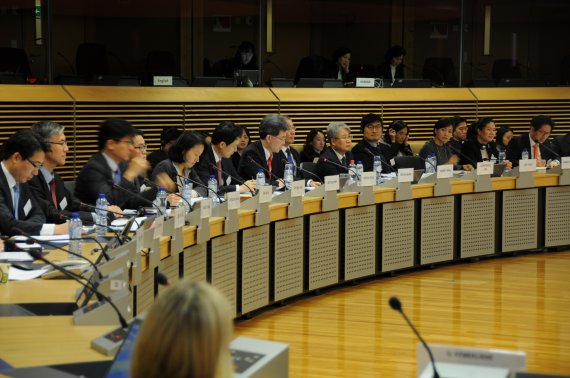 한국-EU, 미국 태양광 세이프가드 공조…무역보호주의 공동 대응