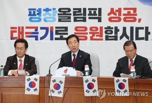 자유한국당 김성태 원내대표가 8일 오전 국회에서 열린 원내대책회의에서 발언하고 있다.
