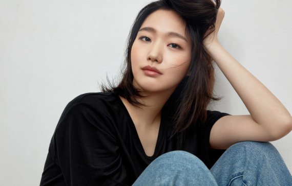유니클로 새 모델 김고은