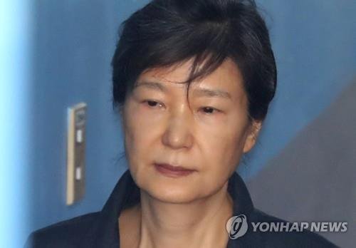 박근혜측 "檢, 도덕적 타락 부각해 예단 형성"..'국정원 특활비 상납'