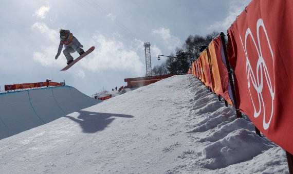 [2018평창]'스노보드 천재 소녀' 클로이 김, 하프파이프 예선 1위