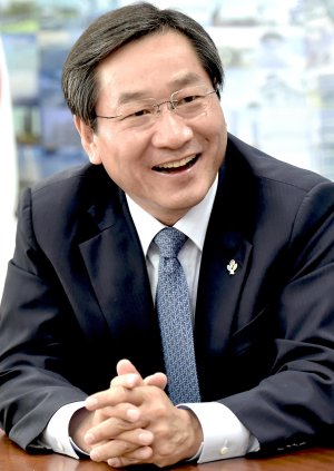 유정복 인천시장 정치동기·생각 진솔하게 기록한 서적 출판