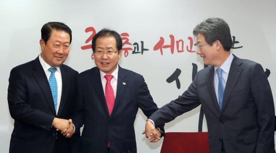안보로 뭉친 한국·바른미래'野黨同色'