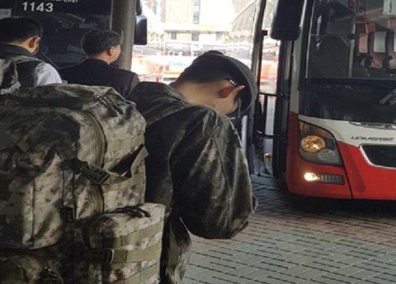 배려와 특혜 사이&middot;&middot;&middot; 끝나지 않은 공군 '황제복무' 논란