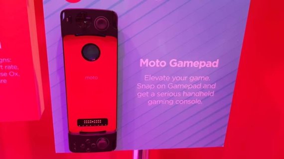 [MWC 2018 사진] 모토로라, 모듈형 스마트폰 '모토모즈'로 차별화