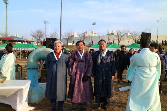 오산시 곽상욱 시장, 손정환 의장, 공방배 문화원장(사진 왼쪽부터)