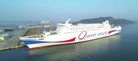제주기점 여객과 화물수송 1위 선사인 씨월드고속훼리㈜가 오는 6일부터 '씨스타크루즈호'를 대체해 목포~제주항로에 고품격 유럽형 대형 크루즈 선박인 '퀸메리호'를 투입한다.