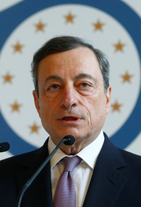 마리오 드라기 유럽중앙은행(ECB) 총재가 14일(현지시간) 독일 프랑크푸르트에서 연설하고 있다.로이터연합뉴스