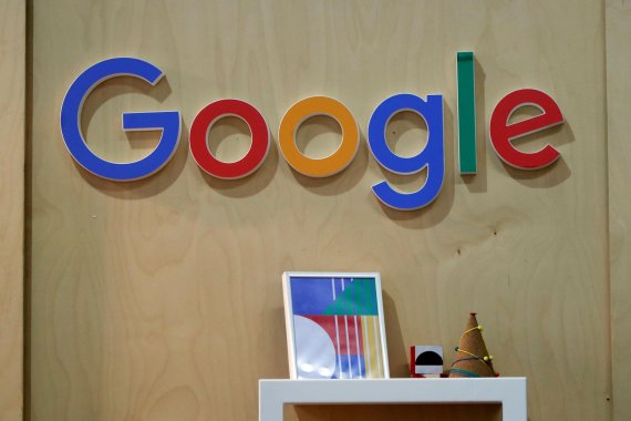 The Google logo is seen at the Young Entrepreneurs fair in Paris, France, February 7, 2018. REUTERS/Charles Platiau /File Photo<All rights reserved by Yonhap News Agency>