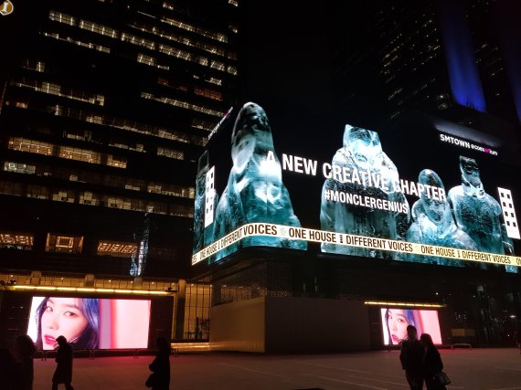 K-Pop광장 광고물