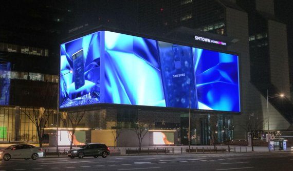 SM타운 벽면 광고물
