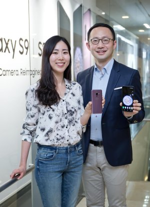 삼성전자 무선사업부 상품전략팀 이지원 프로(왼쪽)와 조원형 프로.