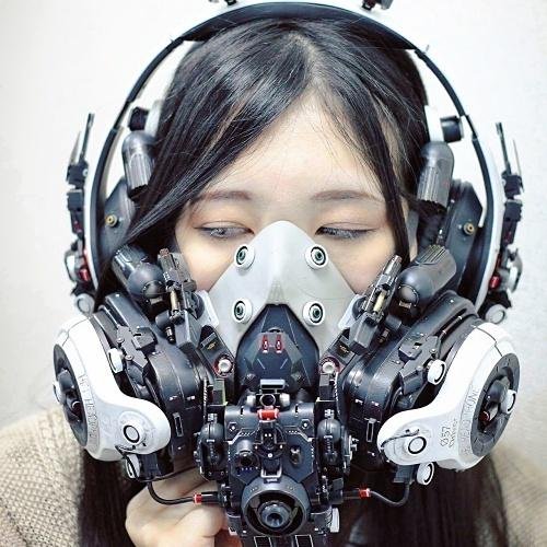 '기계 마스크의 여인' 日사이버펑크 예술 화제
