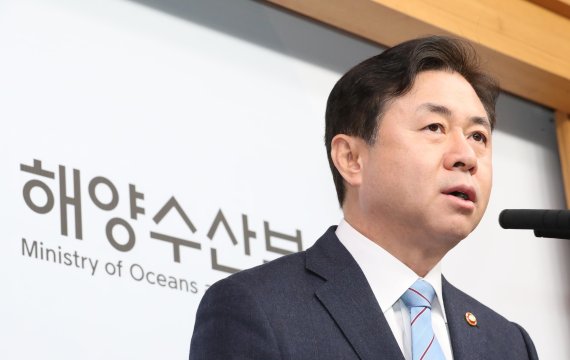 지난 5일 정부세종청사에서 김영춘 장관이 해운재건 5개년 계획에 대해 발표하고 있다. 사진=연합뉴스