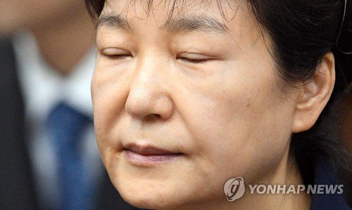 박근혜, 최순실보다 중형 징역 24년..'단독 범죄'서 갈렸다