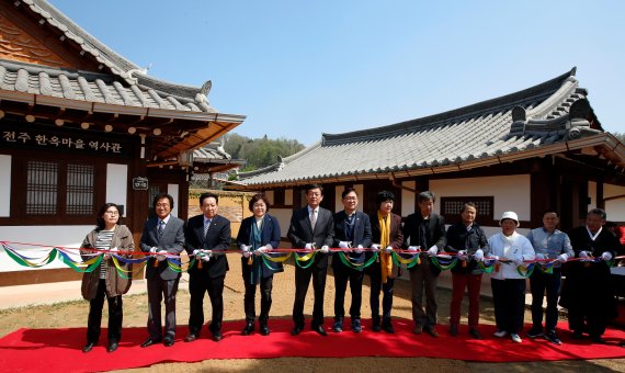 '한옥마을 정체성' 전주시, 전주한옥마을 역사관 개관