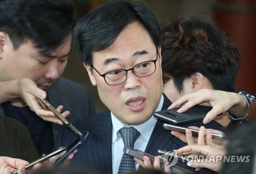 '김기식 외유성 출장 논란' 공방 격화..국회 정상화 불투명-선거전 '불똥튀나'