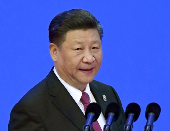 시진핑 중국 국가주석이 10일 중국 하이난다오 보아오진에서 열린 보아오포럼에서 개막 연설을 하고 있다. AP연합뉴스