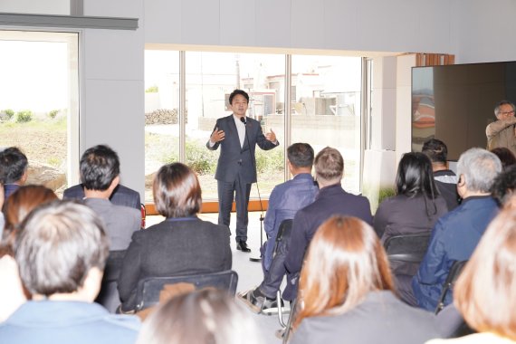 12일 개관식에서 인사말을 하고 있는 원희룡 지사