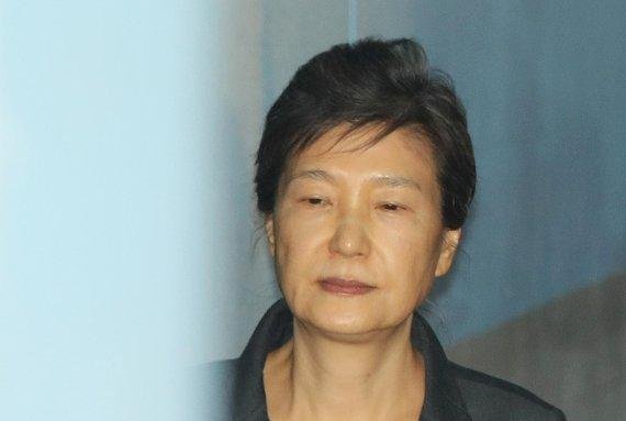 박근혜, '국정농단 사건' 항소 포기..감형 가능성 사라지나