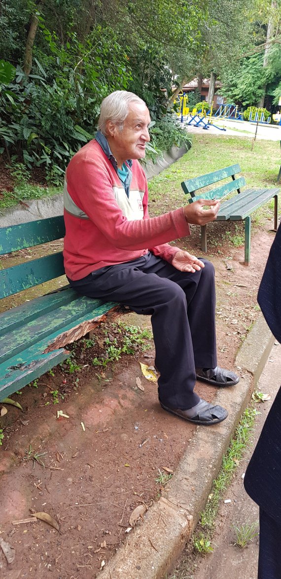 카를로스씨(63)가 지난 3월 8일 브라질 상파울루의 한 공원에서 파이낸셜뉴스와 인터뷰하고 있다. /사진=이태희 기자
