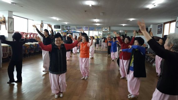 경남 진주시가 덧배기춤과 장도장·두석장 등 지역의 우수한 전통문화를 범시민 및 도민적 보급운동을 전개한다./사진=진주시