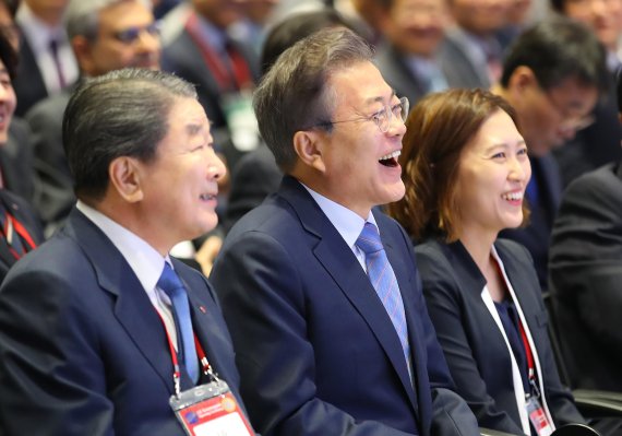 문재인 대통령이 20일 서울 마곡중앙10로 LG 사이언스파크 개장식에 참석해 환하게 웃고 있다. /사진=연합뉴스