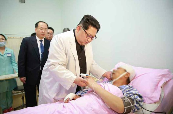 북한 노동당 기관지 노동신문은 김정은 북한 국무위원장이 북한에서 발생한 중국인 관광객들의 교통사고와 관련해 주북한 중국대사관과 병원을 찾아 부상자들의 치료 상황을 살펴봤다고 24일 보도했다. 연합뉴스