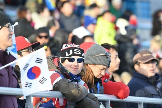 25일 한국관광공사는 최근 발표한 ‘2018 평창동계올림픽 기간 외래관광객 실태조사’ 보고서에 따르면 올림픽 기간 중 평창 동계올림픽 참관 외국인관광객의 방한 만족도는 96.1%를 나타났다 고 밝혔다.