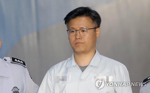 '靑문건 유출' 정호성, 징역 1년6월…朴공범 첫 확정(종합)