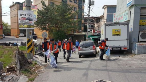 [포토뉴스] 남양주시 향토방재단 매봉산 등산로 안전점검