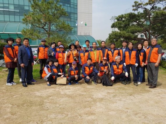 [포토뉴스] 남양주시 향토방재단 매봉산 등산로 안전점검