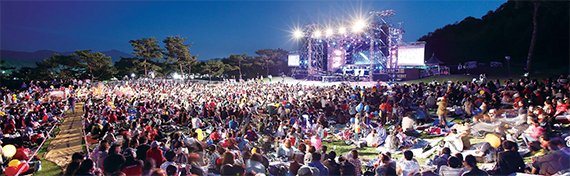 지난해 4만명의 관객이 몰린 국내 최대 골프장 음악축제 서원밸리 그린콘서트. 오는 26일 열리는 올해 공연에도 4만명 이상이 찾아와 누적 관객수 40만명을 돌파할 것으로 예상된다.