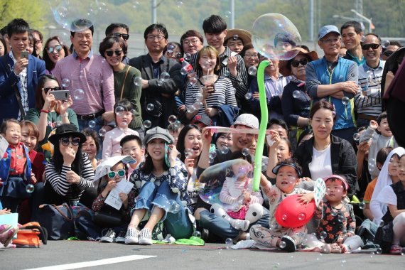 군포철쭉축제 45만명 동원…군포 ‘철쭉도시’ 브랜드↑