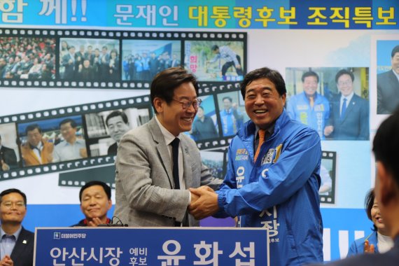 윤화섭(오른쪽)-이재명 안산서 지방선거 필승 다짐
