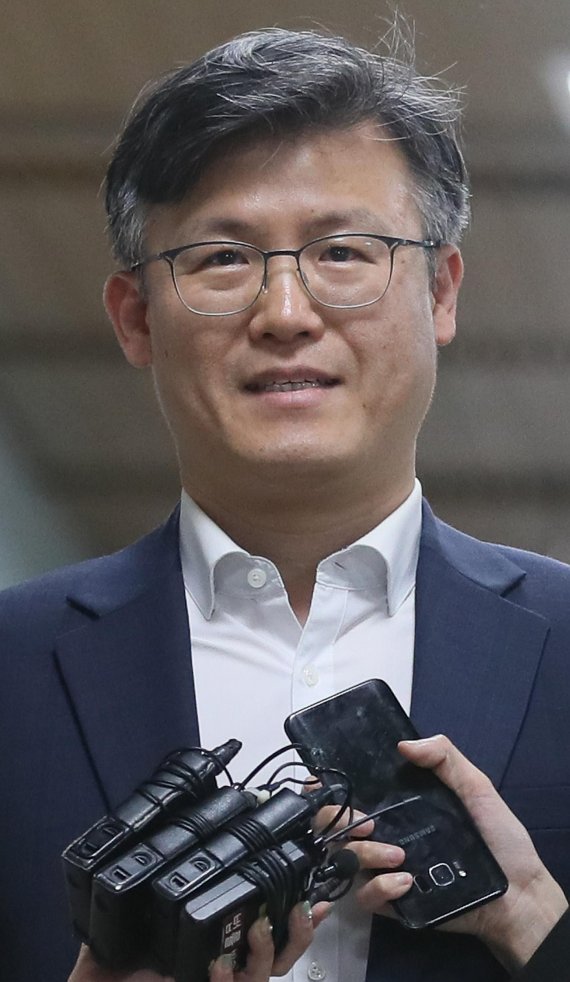 '국정원 특활비' 朴 재판서 안봉근 이어 정호성도 '증언 거부'