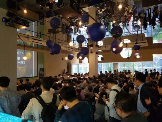 한빛소프트 홍콩법인이 지난 9일 서울 강남구 역삼동 잼투고에서 진행한 브릴라이트 플랫폼 설명회에 게임, IT 등 다양한 분야 종사자 300여명이 참석했다.