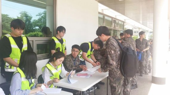 경남지방병무청은 국가비상사태 발생에 따른 병력동원태세 확립을 위해 신규 직원 및 사회복무요원 대상 동원훈련소집 집행 현장체험교육을 실시한다./사진=경남병무청