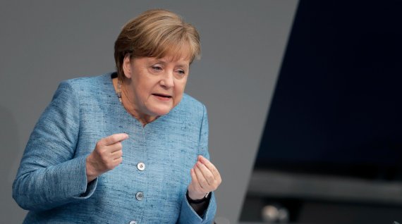 German Chancellor Angela Merkel, delivers a speech during a meeting of the German federal parliament, Bundestag, at the Reichstag building in Berlin, Germany, Wednesday, May 16, 2018. (AP Photo/Michael Sohn)<All rights reserved by Yonhap News Agency>