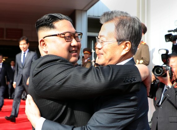 文대통령-김정은, 오늘 오후 판문점서 극비리에 2차 남북정상회담 개최