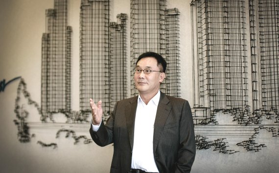 [인터뷰] 국내 첫 부동산 디벨로퍼 김언식 디에스디삼호 회장 "손해 보더라도 소비자만족도 높이는데 최선"