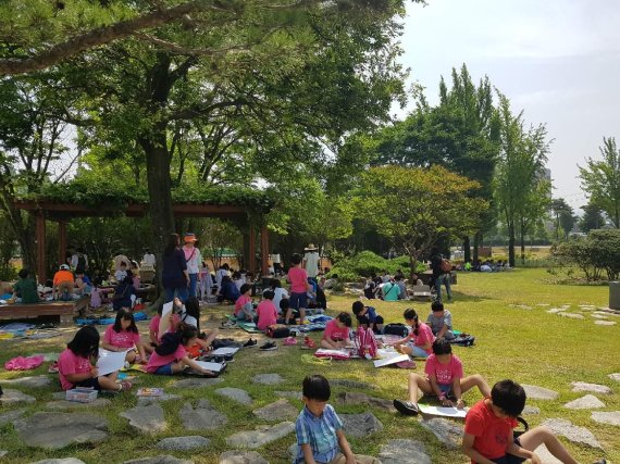 만인의총 '추모 예능대회'