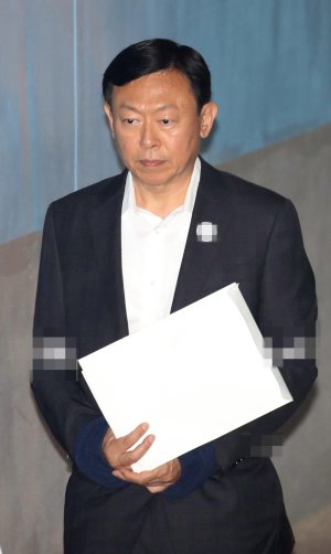 신동빈 "부정청탁 없었다..법정구속 당혹, 진실 밝혀지길"