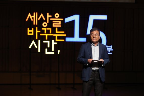 이상직 중진공 이사장이 지난 1일 서울 KT체임버홀에서 열린 중소벤처기업 인식개선 페스티벌에서 강연을 펼치고 있다./사진=중진공